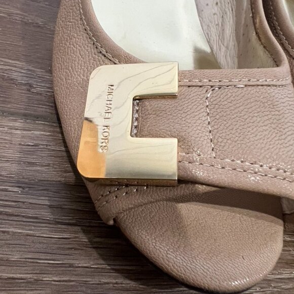 Michael Kors Beverly Demi-Wedge Leather Peep Toe Shoe Womens Sz 8, Nude, Gold - Picture 4 of 13